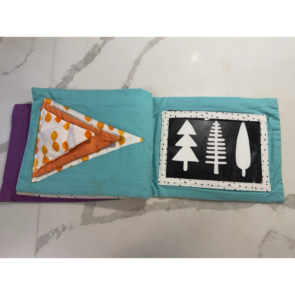 Lovevery Charmer Soft Book Baby Sensory Toy Montessori High Contrast Cards - Picture 4 of 6
